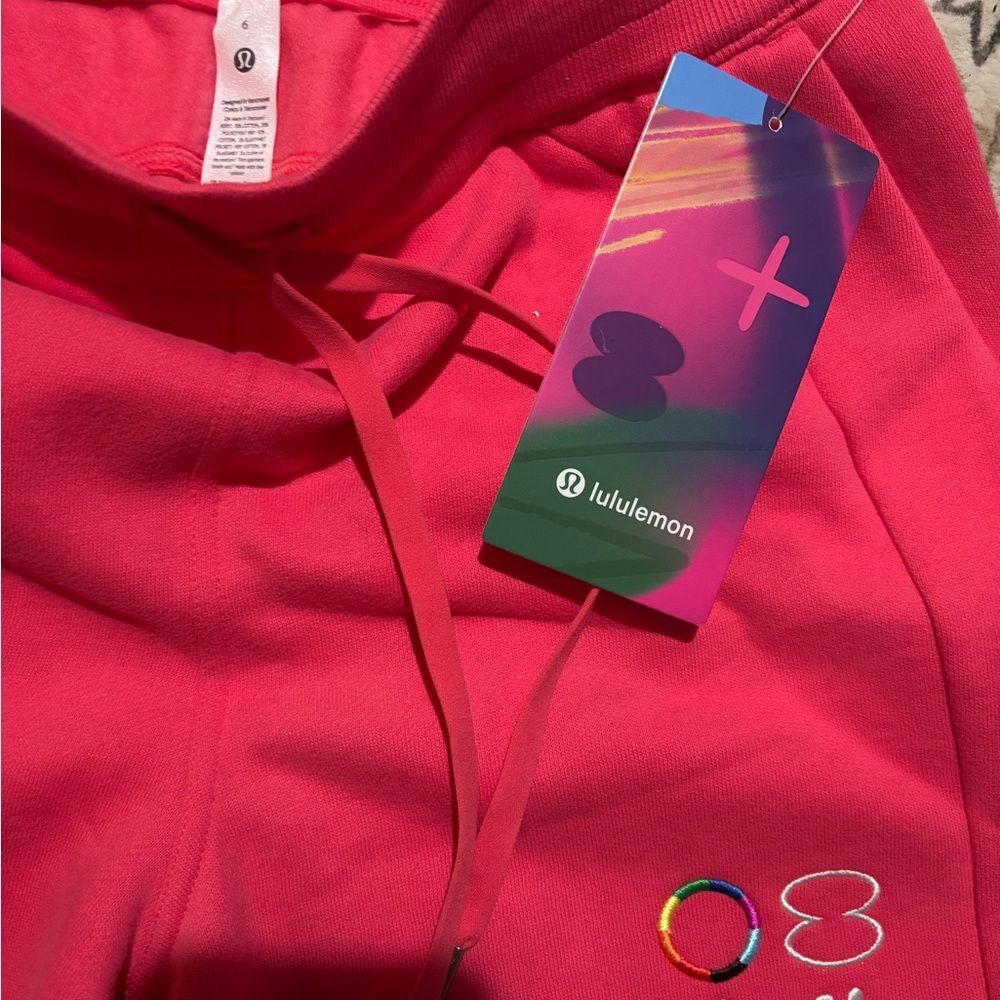 RARE Lululemon Scuba HR Shorts 5” Pride Edition size 6 - Picture 2 of 3